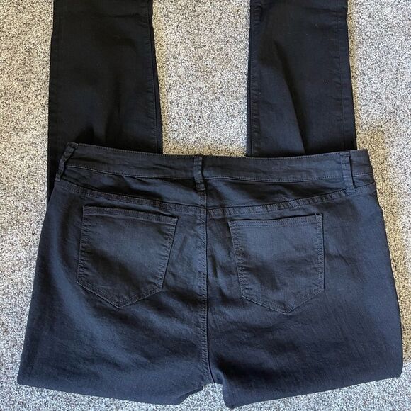 ❤️Torrid  Distressed Stretch Jeans Sz18 - Picture 3 of 8